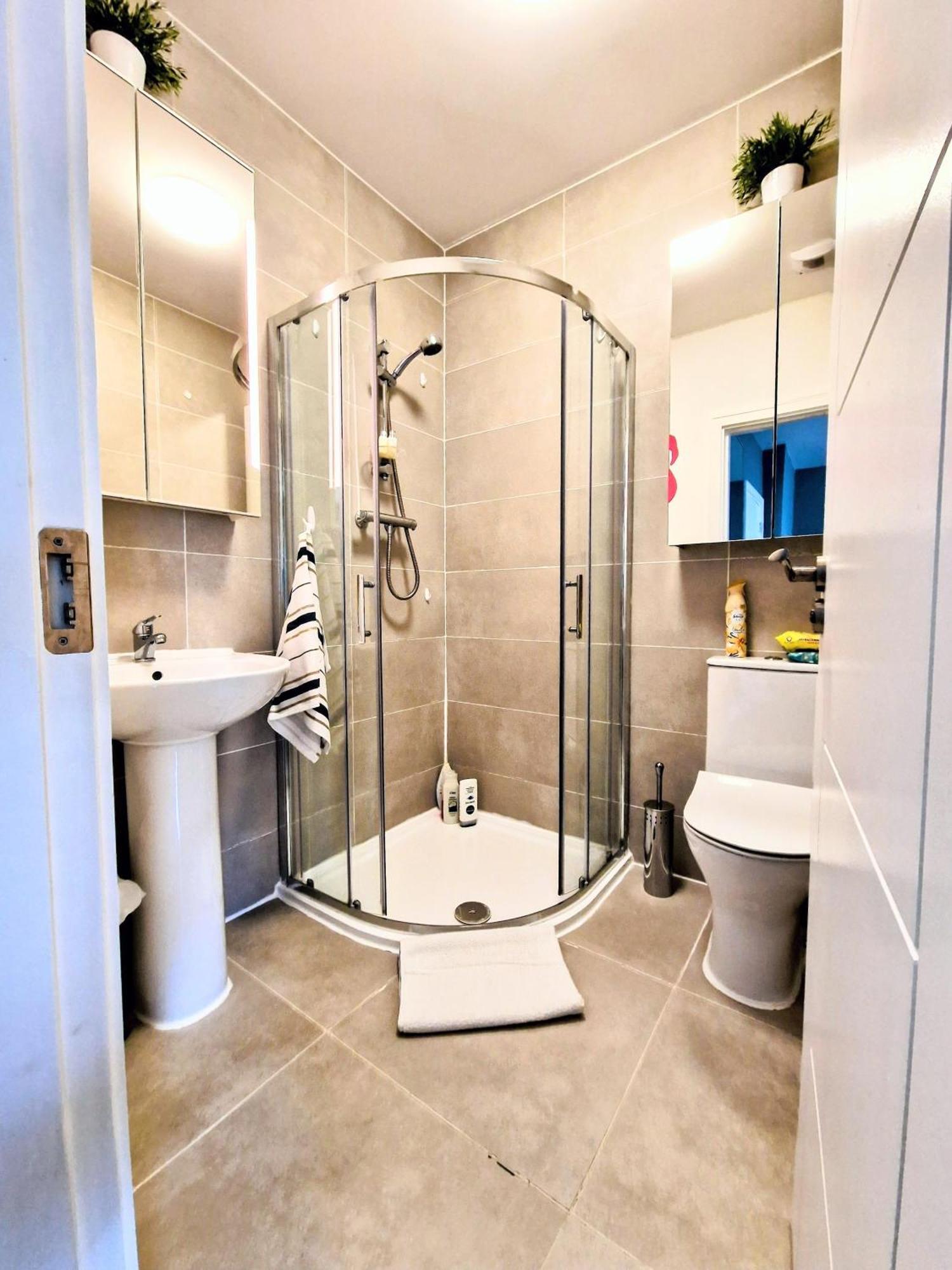 Master Bedroom With Ensuite Lucan Exterior photo